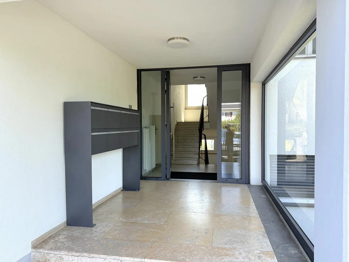 Arlesheim: Appartamento moderno 3.5 locali in posizione centrale con balcone, garage - Foto 2 di 14