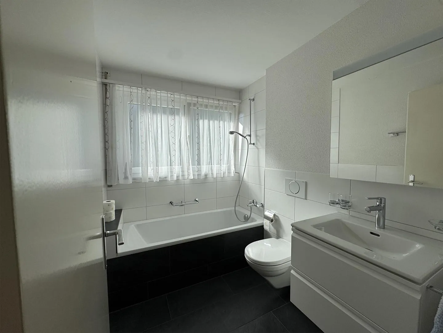 Appartement spacieux de 4,5 pièces dans un emplacement calme - Photo 2 sur 21