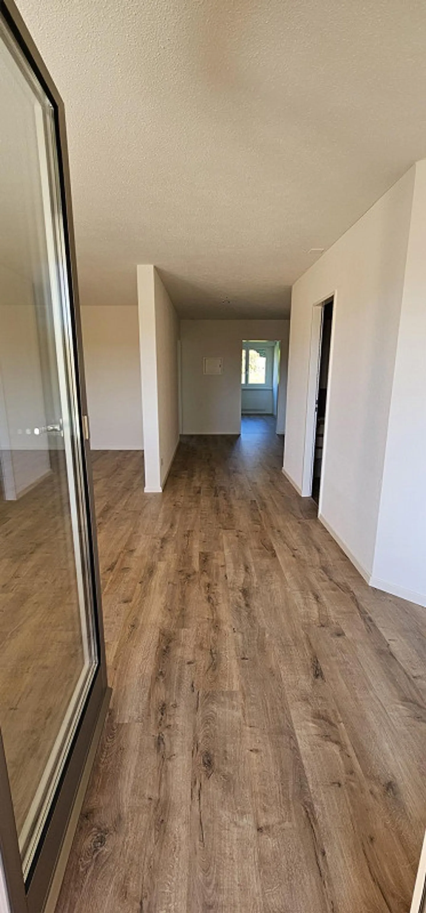 Appartement moderne de 3,5 pièces avec balcon et vue sur le jardin à Saint-Gall - Photo 2 sur 14