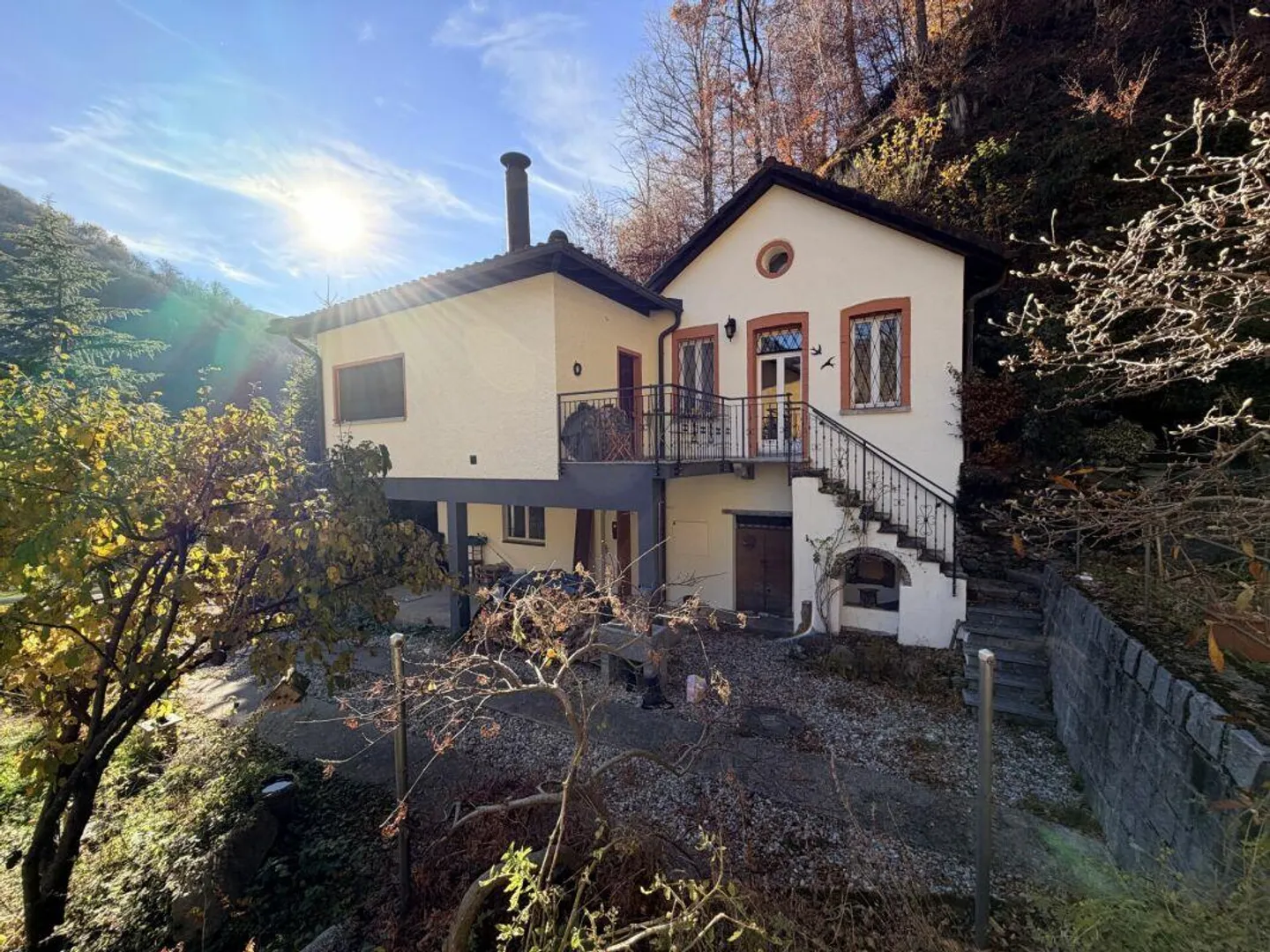 Casa unifamiliare accogliente in posizione idilliaca - con ampio terreno e vicino al bosco - Foto 1 di 12