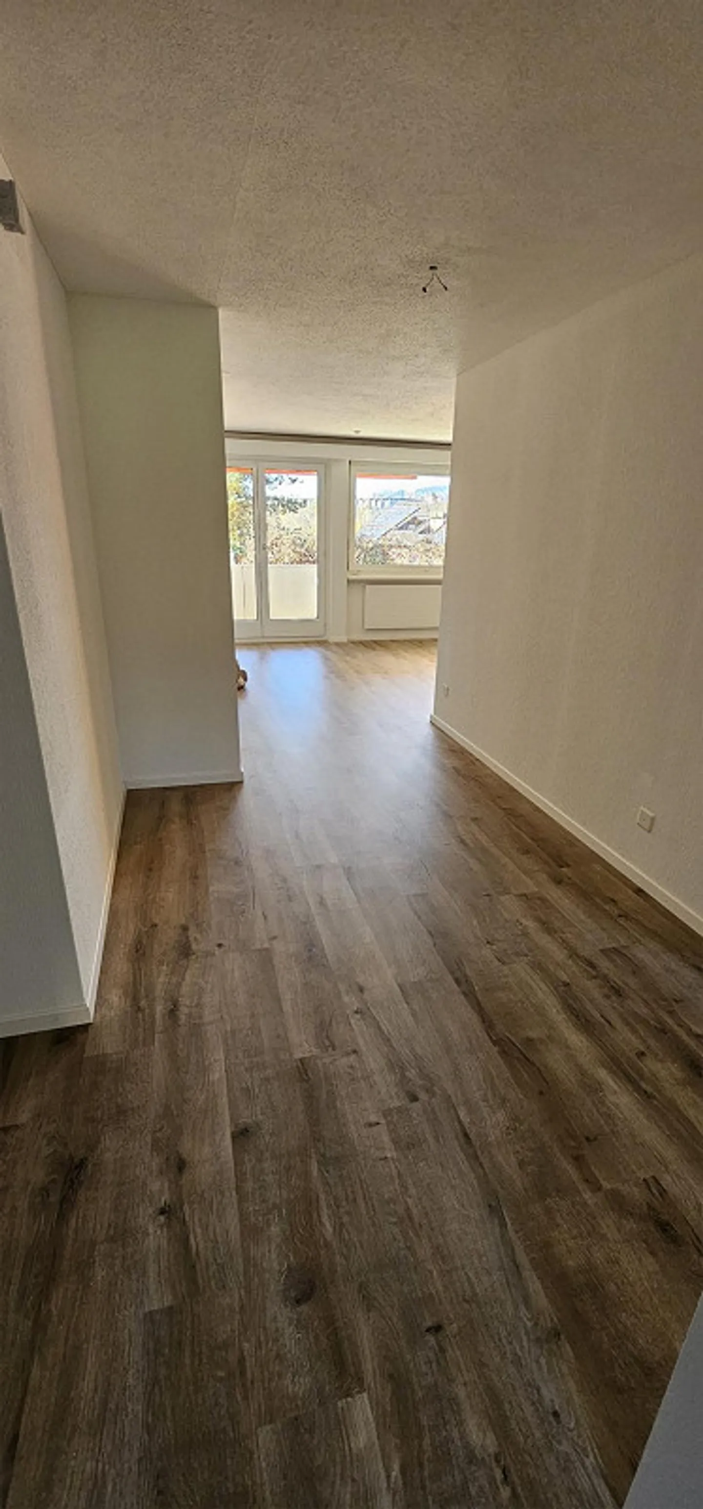 Appartement moderne de 3,5 pièces avec balcon et vue sur le jardin à Saint-Gall - Photo 4 sur 14