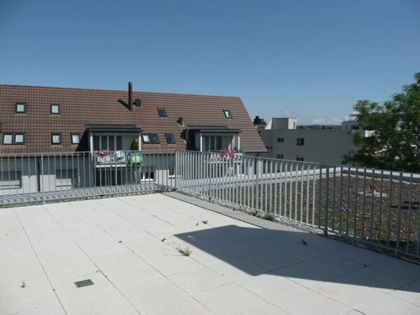 Attikawohnung mit grosser Terrasse! - Foto 2 von 7