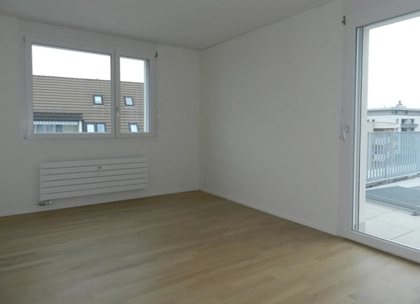 Attikawohnung mit grosser Terrasse! - Foto 3 von 7