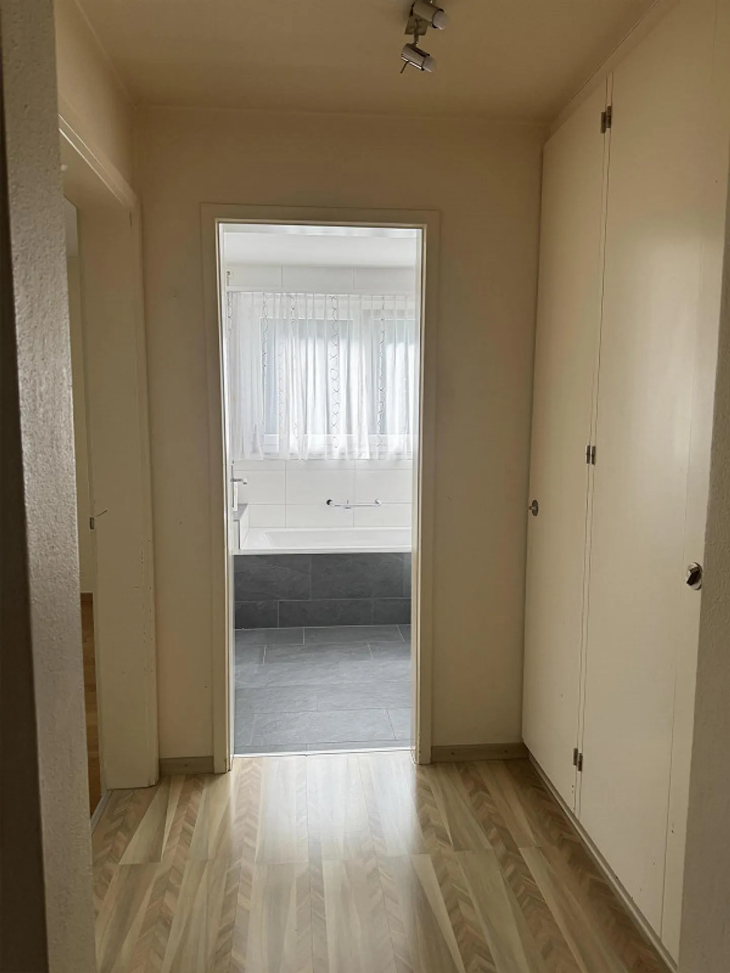 Appartement spacieux de 4,5 pièces dans un emplacement calme - Photo 11 sur 21