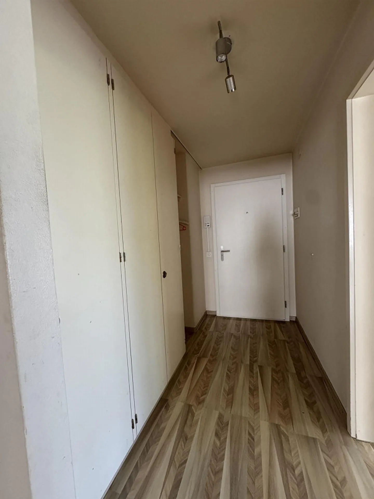 Appartement spacieux de 4,5 pièces dans un emplacement calme - Photo 13 sur 21