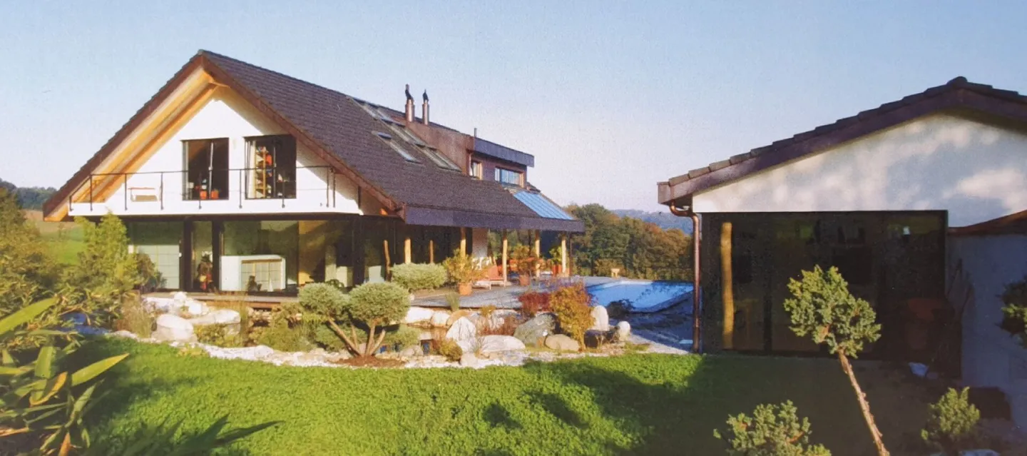 Exclusive property with villa, outbuilding, separate living unit, practice, garage, pool, and much more. - Photo 1 of 34