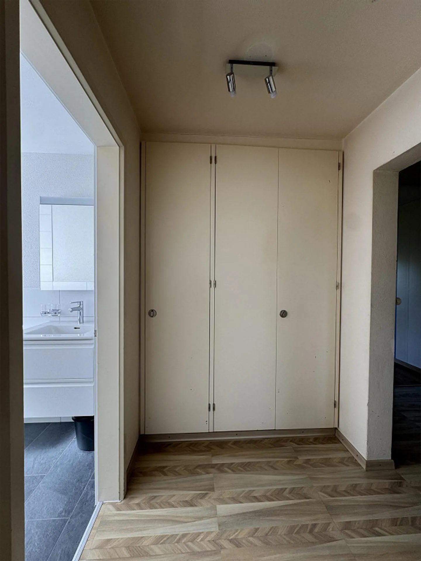Appartement spacieux de 4,5 pièces dans un emplacement calme - Photo 12 sur 21