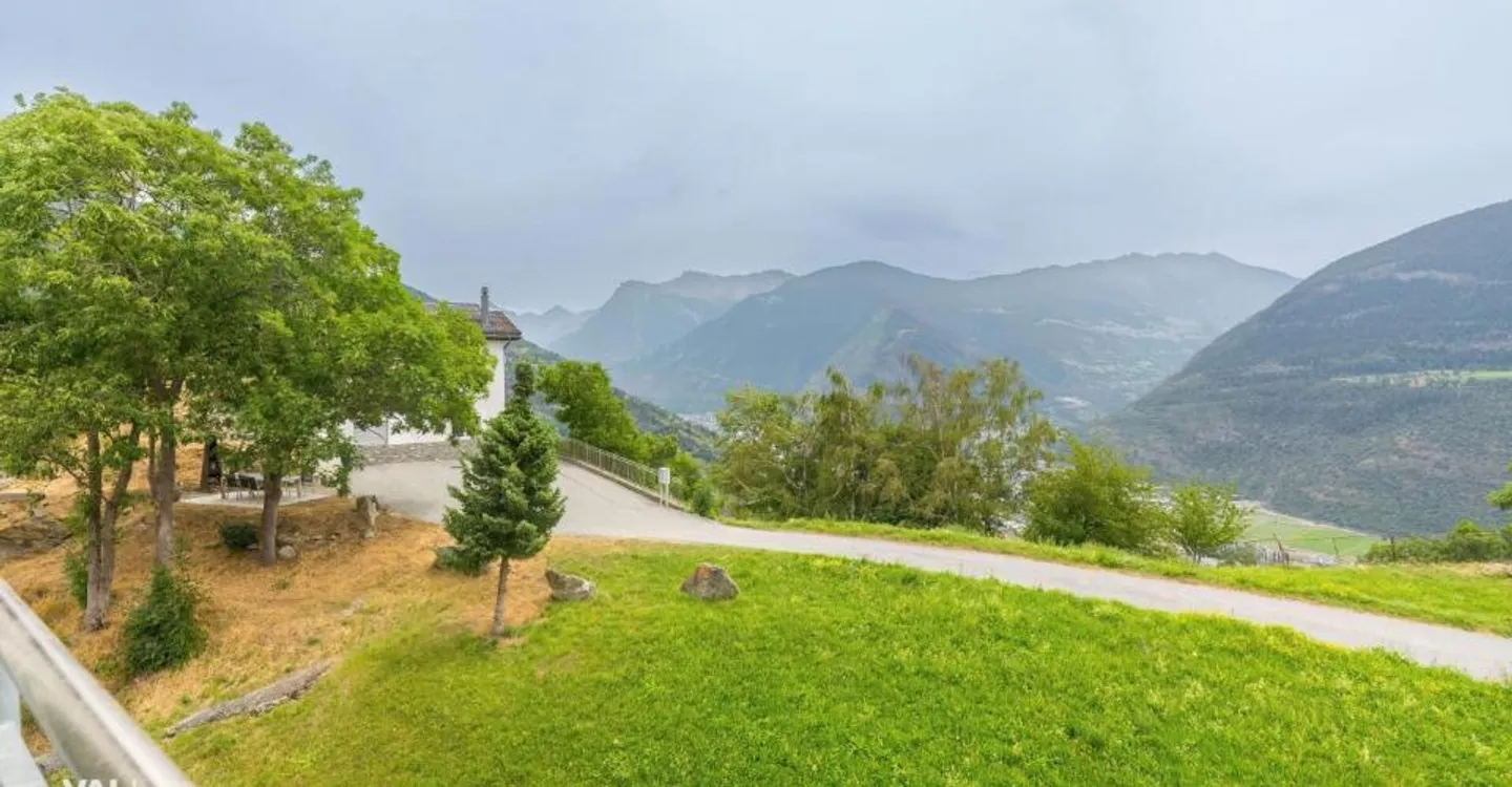 Appartement Charmant avec Vue Époustouflante - Photo 9 sur 11