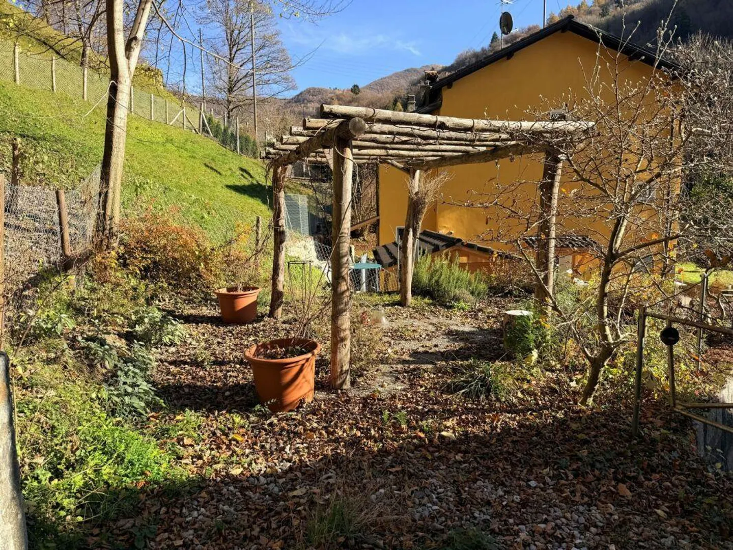 Casa unifamiliare accogliente in posizione idilliaca - con ampio terreno e vicino al bosco - Foto 9 di 12