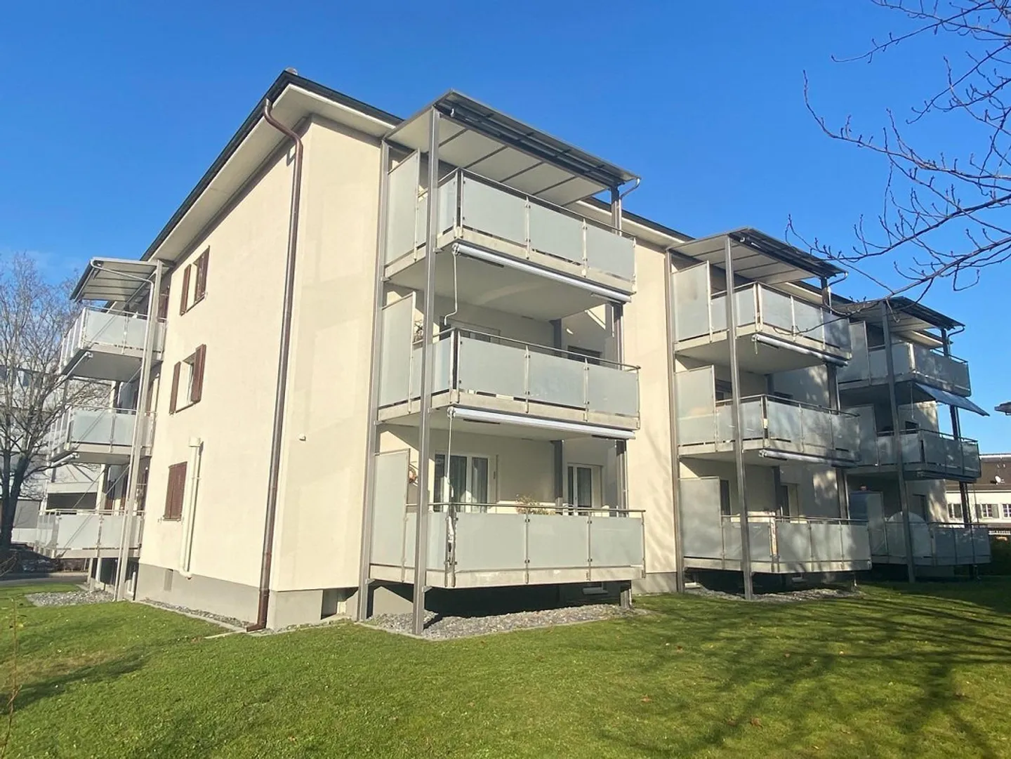 Renovated 3-room apartment in a very quiet and sunny location with sc... - Photo 1 of 10