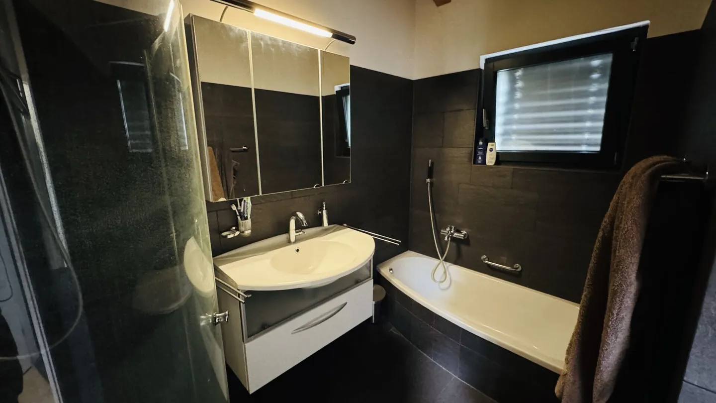 Exclusive property with villa, outbuilding, separate living unit, practice, garage, pool, and much more. - Photo 6 of 34