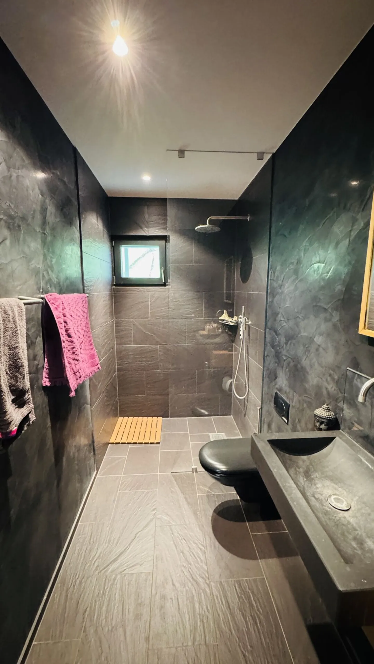 Exclusive property with villa, outbuilding, separate living unit, practice, garage, pool, and much more. - Photo 8 of 34