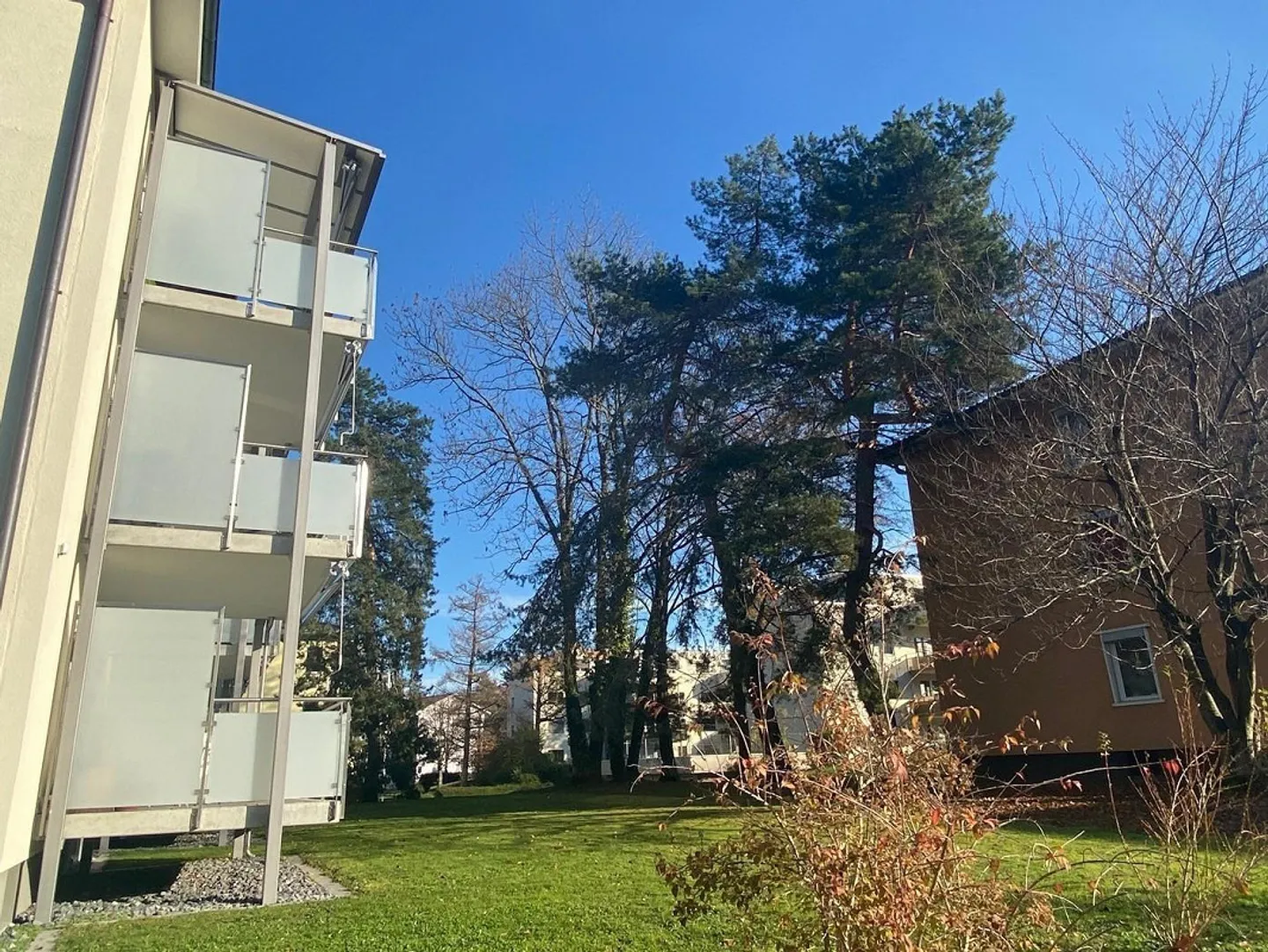 Renovated 3-room apartment in a very quiet and sunny location with sc... - Photo 3 of 10