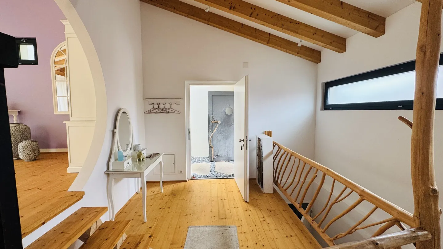 Exclusive property with villa, outbuilding, separate living unit, practice, garage, pool, and much more. - Photo 16 of 34