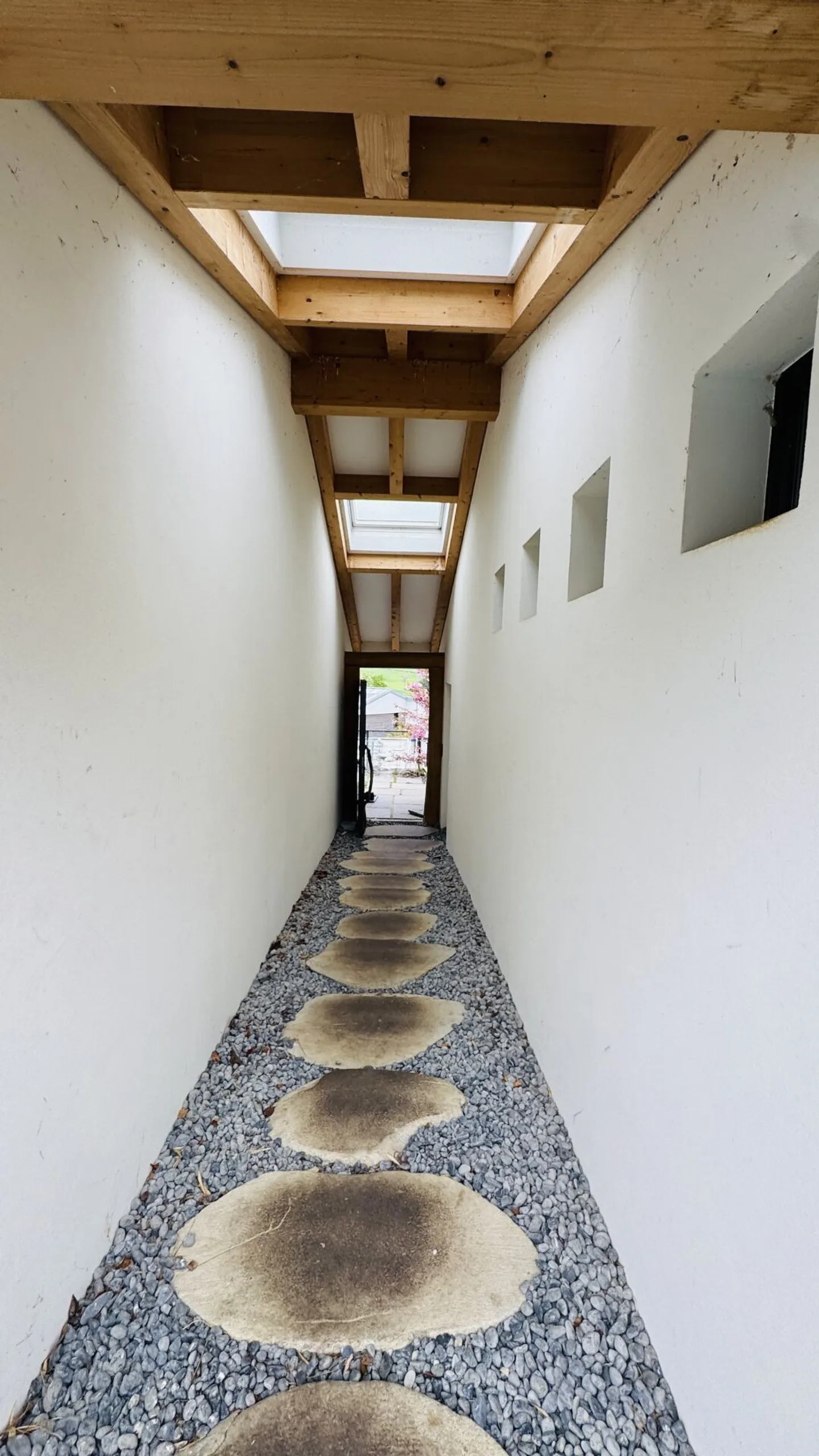 Exclusive property with villa, outbuilding, separate living unit, practice, garage, pool, and much more. - Photo 17 of 34