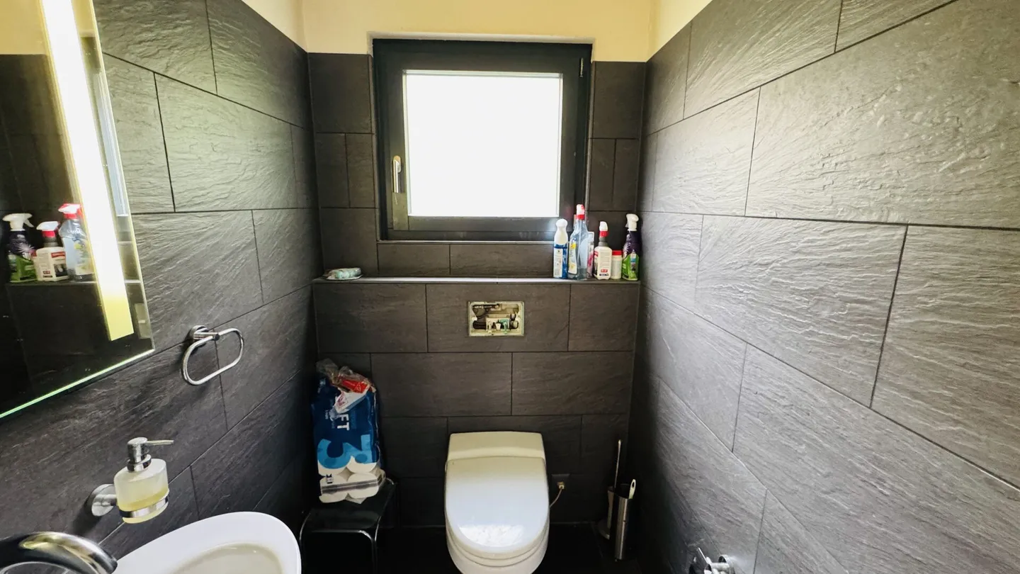 Exclusive property with villa, outbuilding, separate living unit, practice, garage, pool, and much more. - Photo 10 of 34