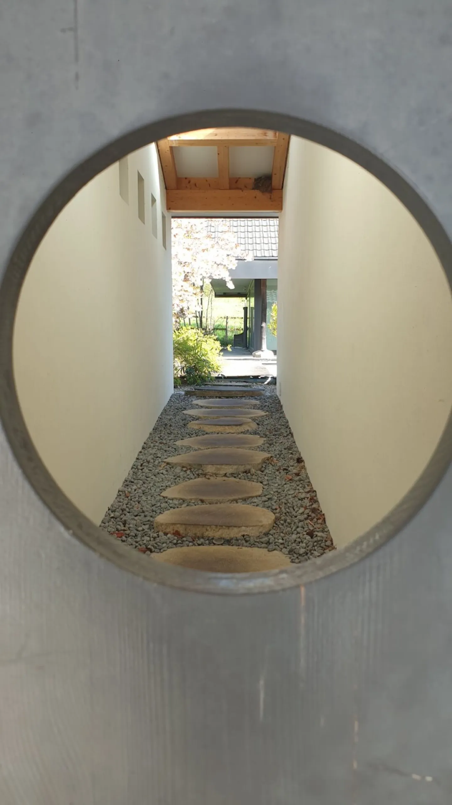 Exclusive property with villa, outbuilding, separate living unit, practice, garage, pool, and much more. - Photo 18 of 34