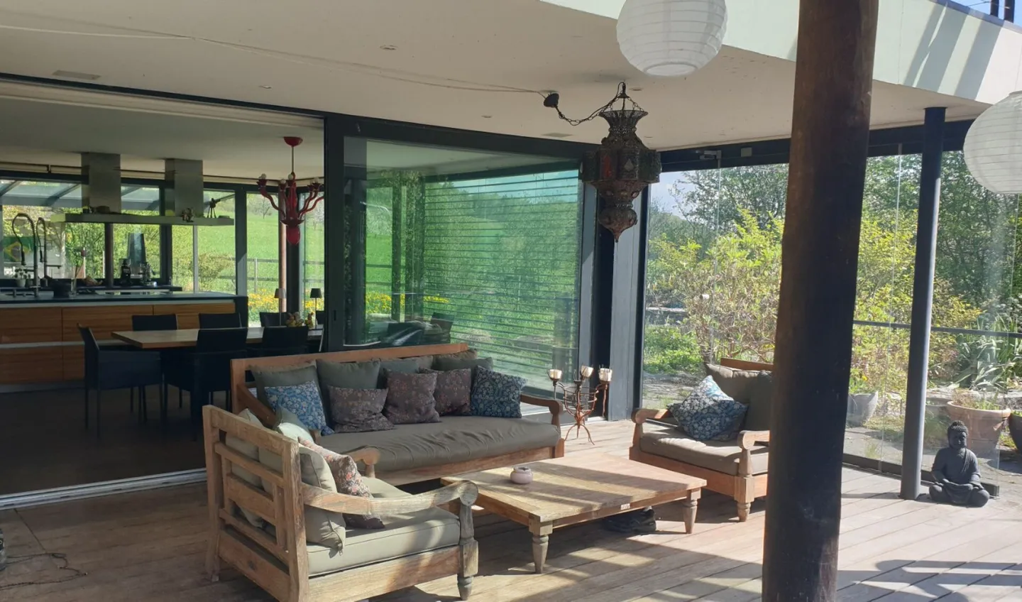 Exclusive property with villa, outbuilding, separate living unit, practice, garage, pool, and much more. - Photo 19 of 34