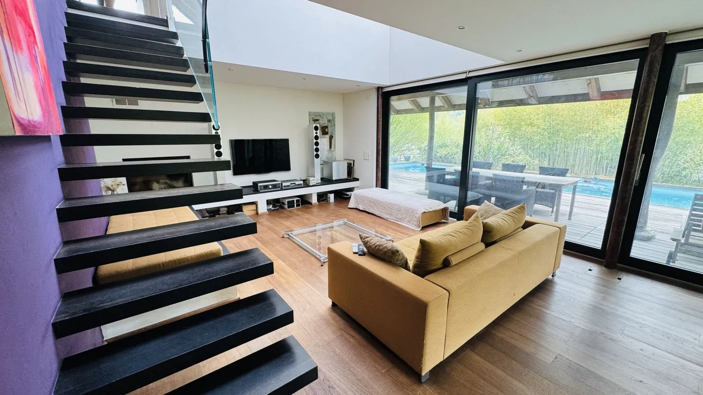 Exclusive property with villa, outbuilding, separate living unit, practice, garage, pool, and much more. - Photo 20 of 34