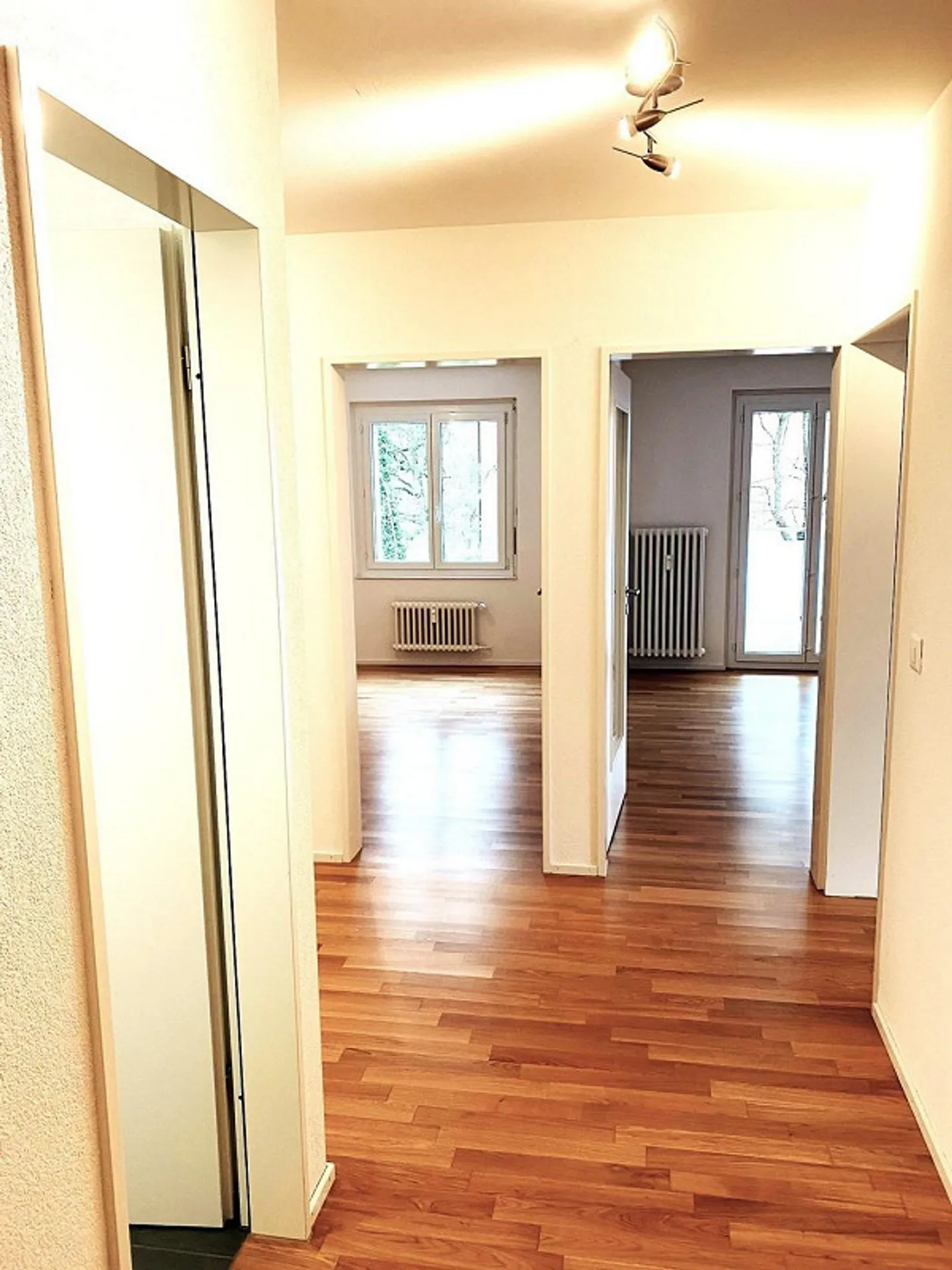 Renovated 3-room apartment in a very quiet and sunny location with sc... - Photo 9 of 10