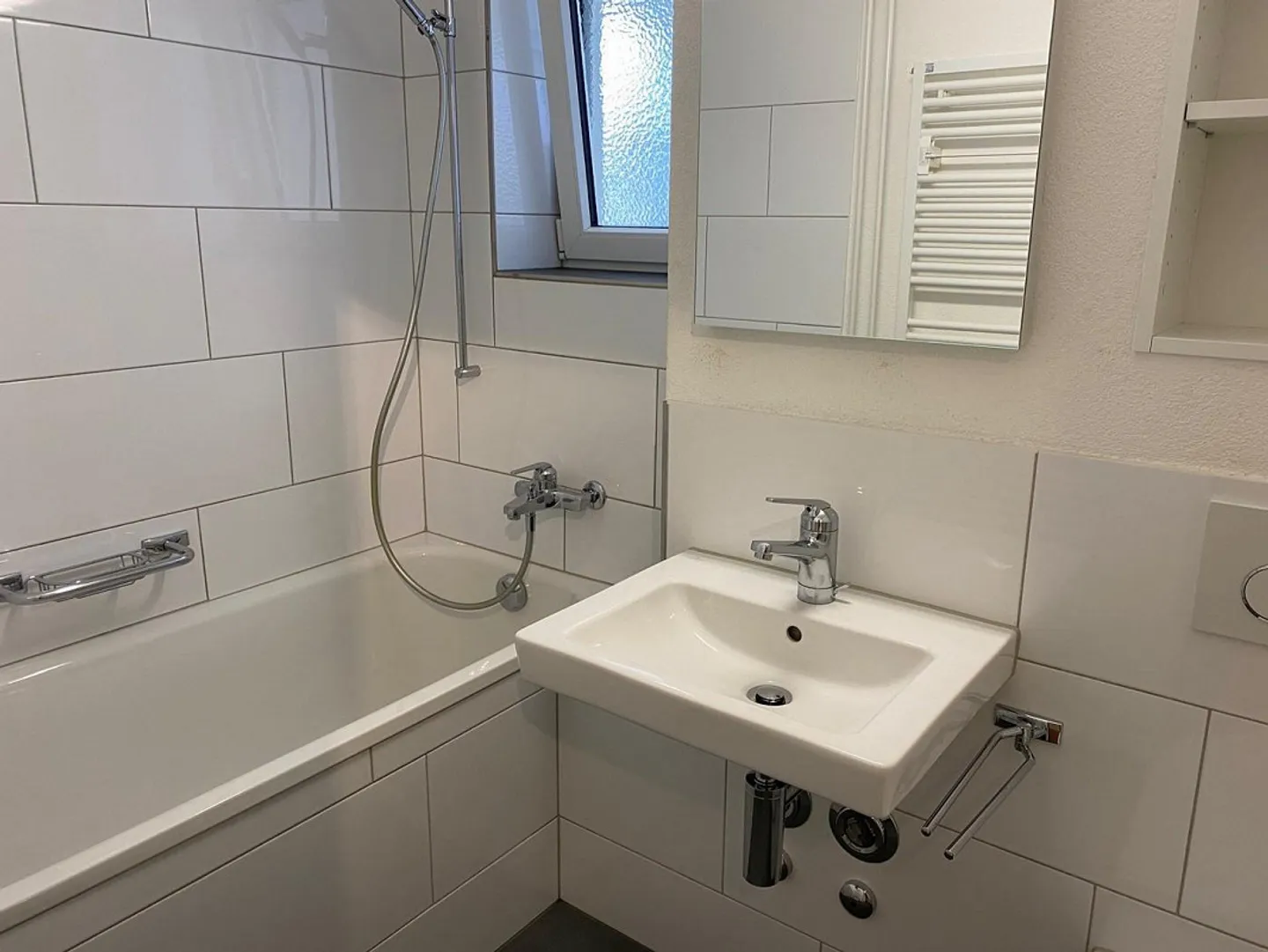 Renovated 3-room apartment in a very quiet and sunny location with sc... - Photo 10 of 10