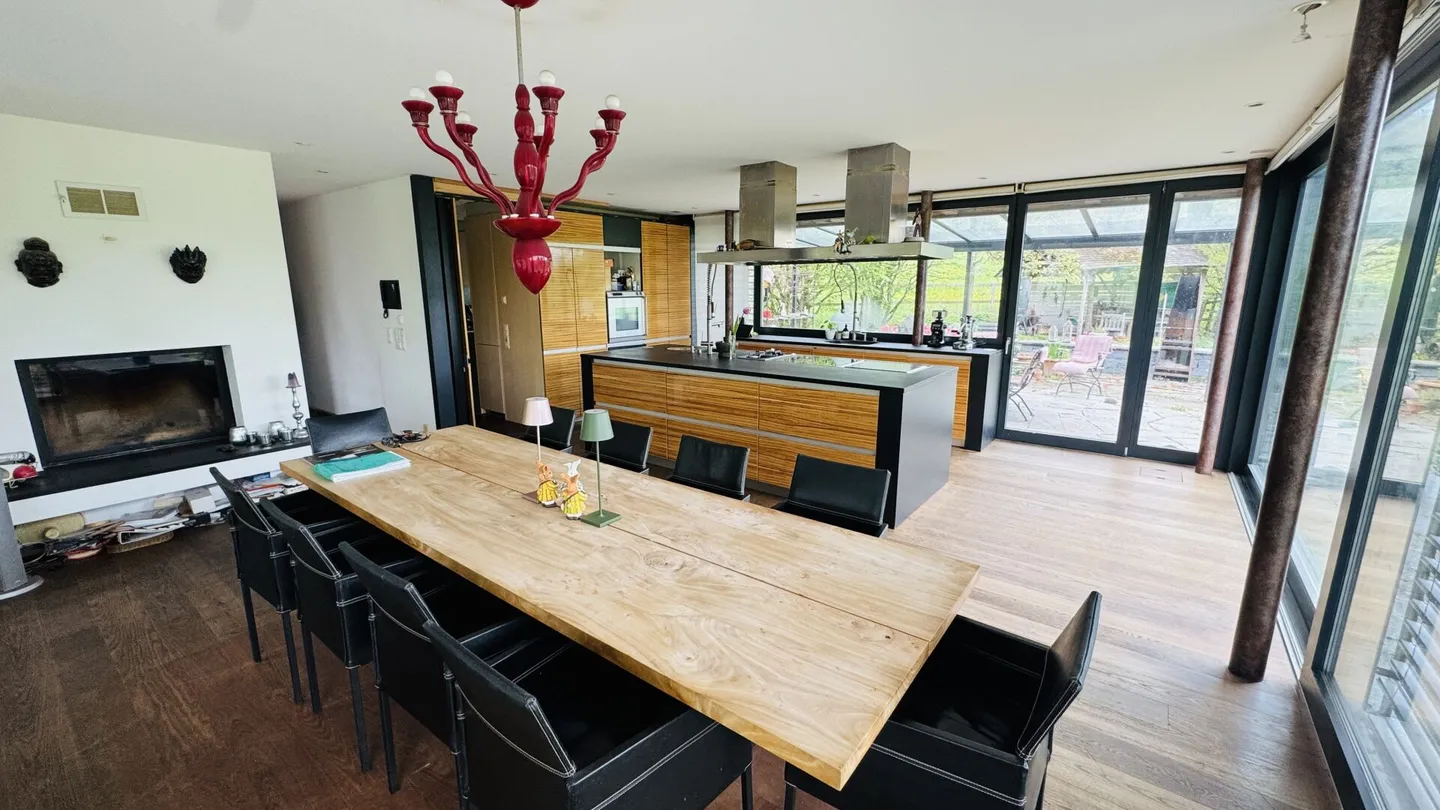 Exclusive property with villa, outbuilding, separate living unit, practice, garage, pool, and much more. - Photo 28 of 34