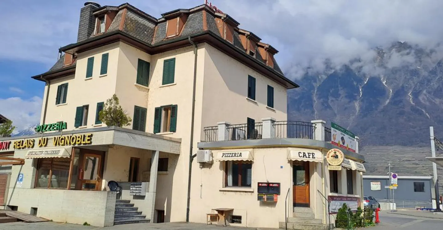 For Rent Café & Restaurant Avenue de la Gare 53 1906 Charrat - Photo 1 of 13