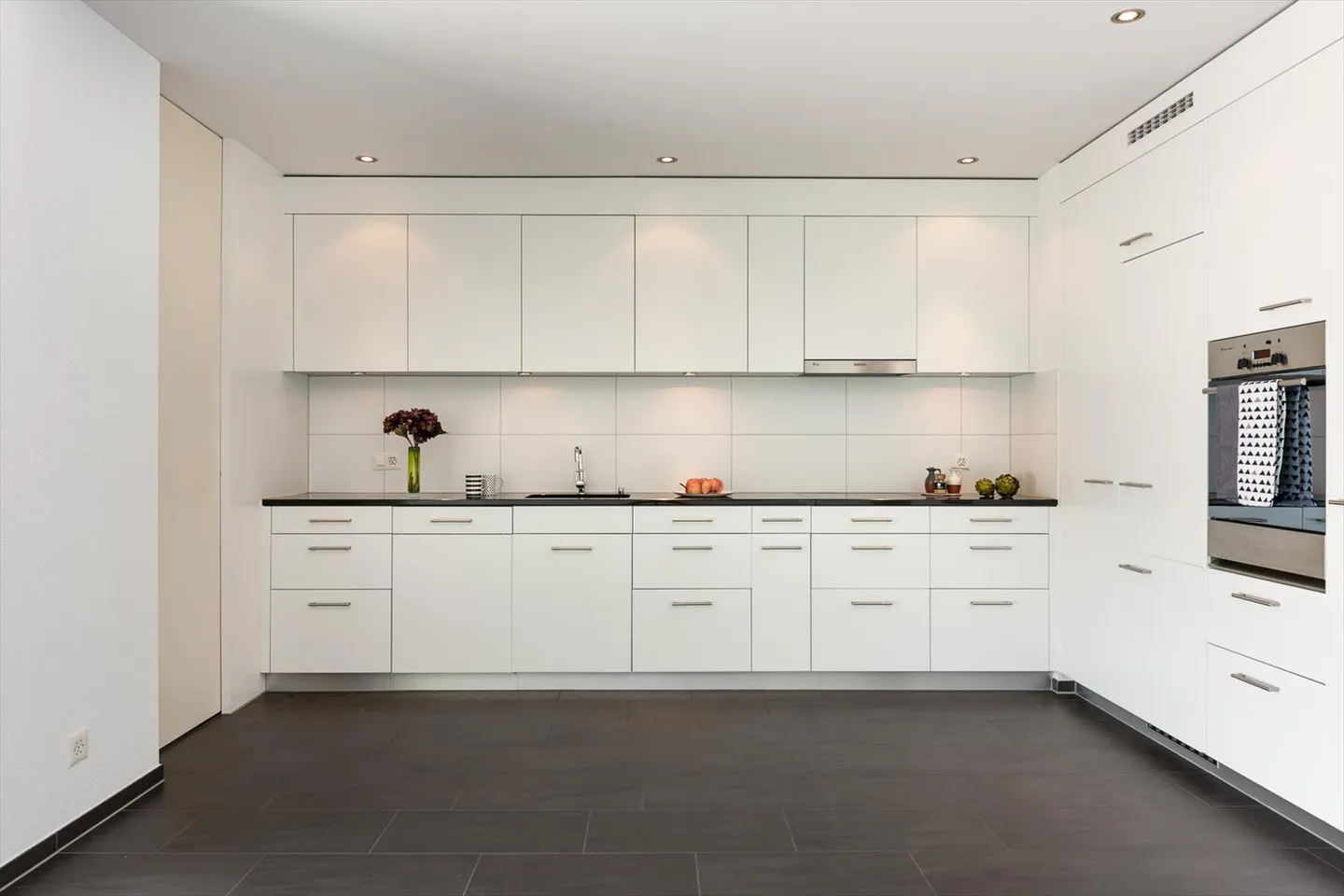 Modern and close to the lake living - Your search ends here! - Photo 2 of 10