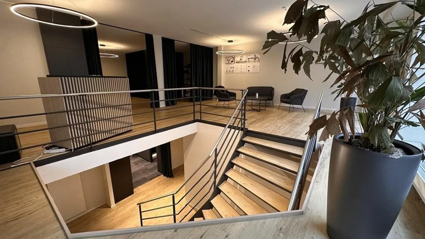 Spazio commerciale nel centro della città vecchia di 234 m2 - Foto 3 di 11