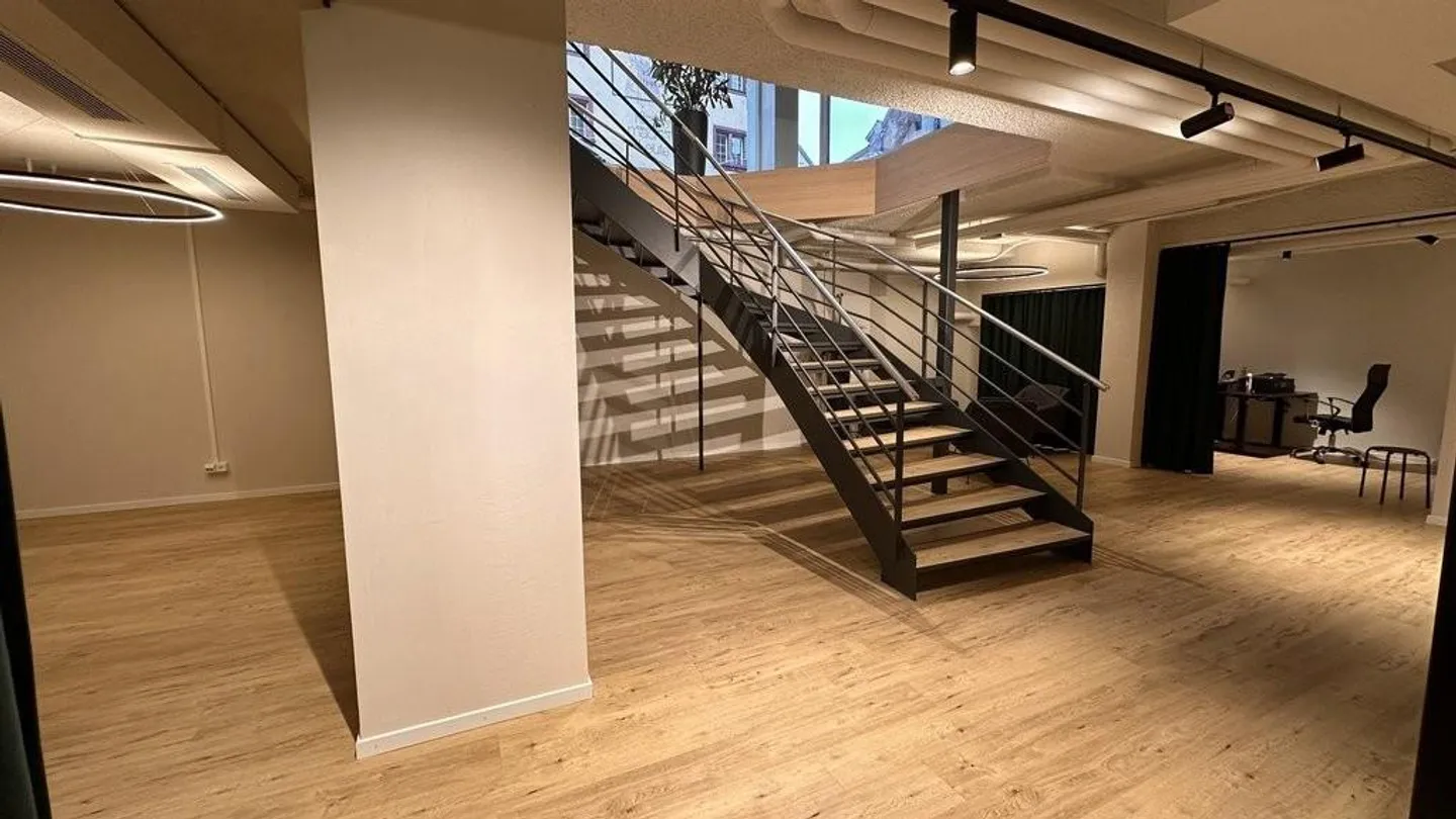 Spazio commerciale nel centro della città vecchia di 234 m2 - Foto 4 di 11