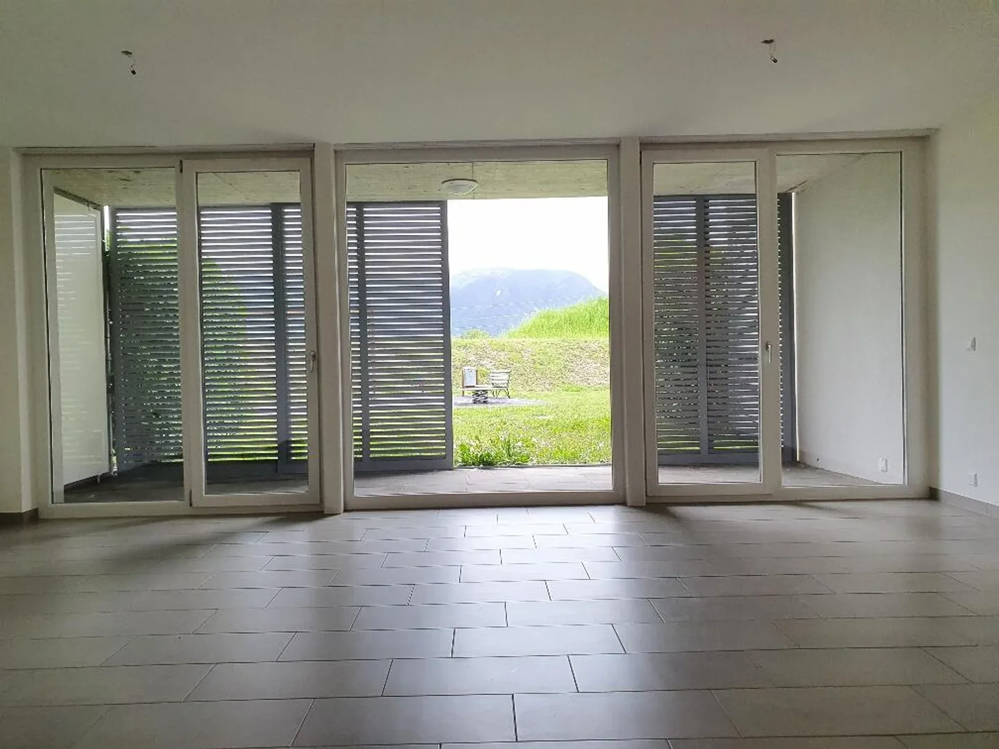 Charming Ground-Floor Apartment - Photo 2 of 6