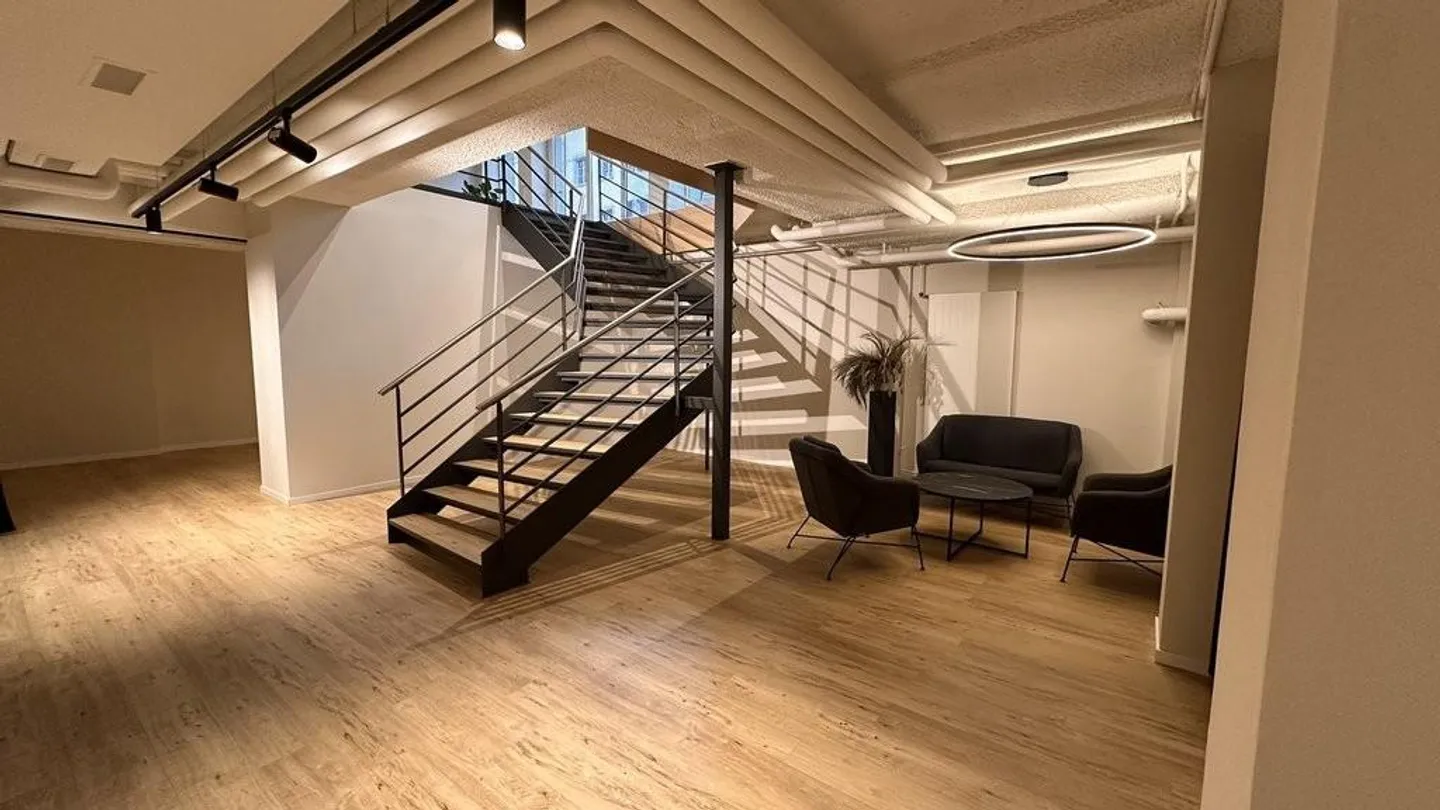 Spazio commerciale nel centro della città vecchia di 234 m2 - Foto 5 di 11