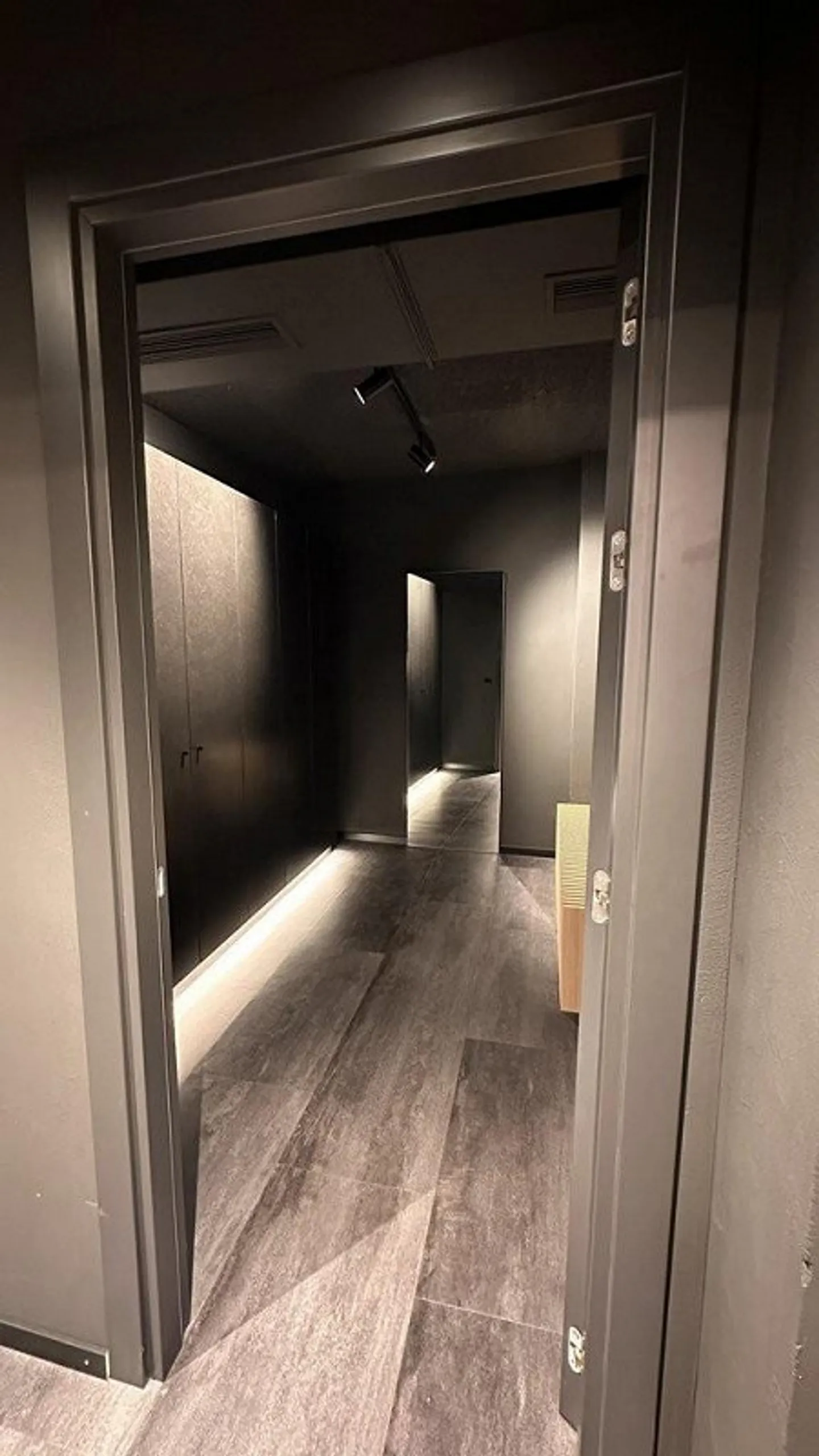 Spazio commerciale nel centro della città vecchia di 234 m2 - Foto 7 di 11