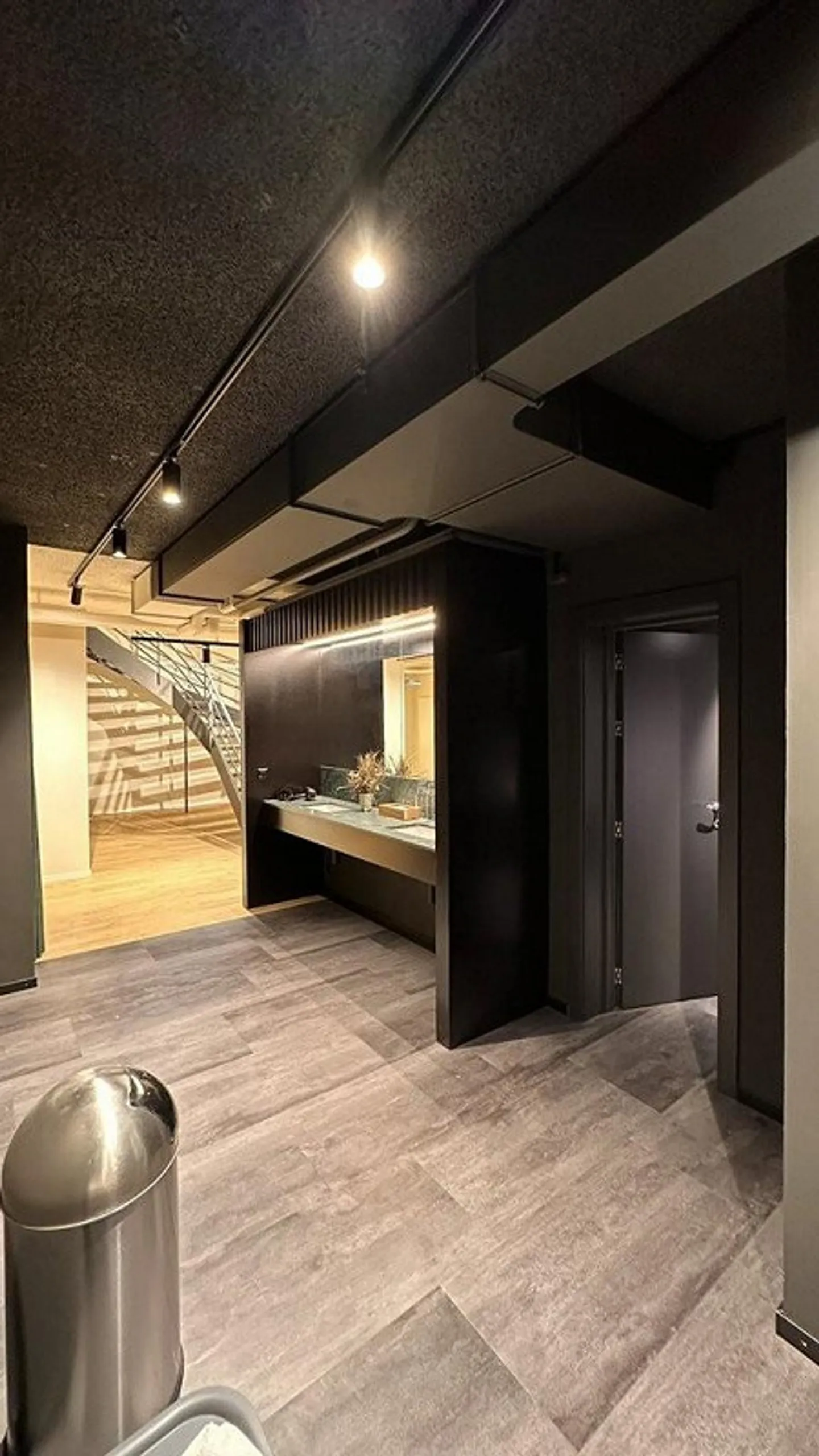 Spazio commerciale nel centro della città vecchia di 234 m2 - Foto 8 di 11