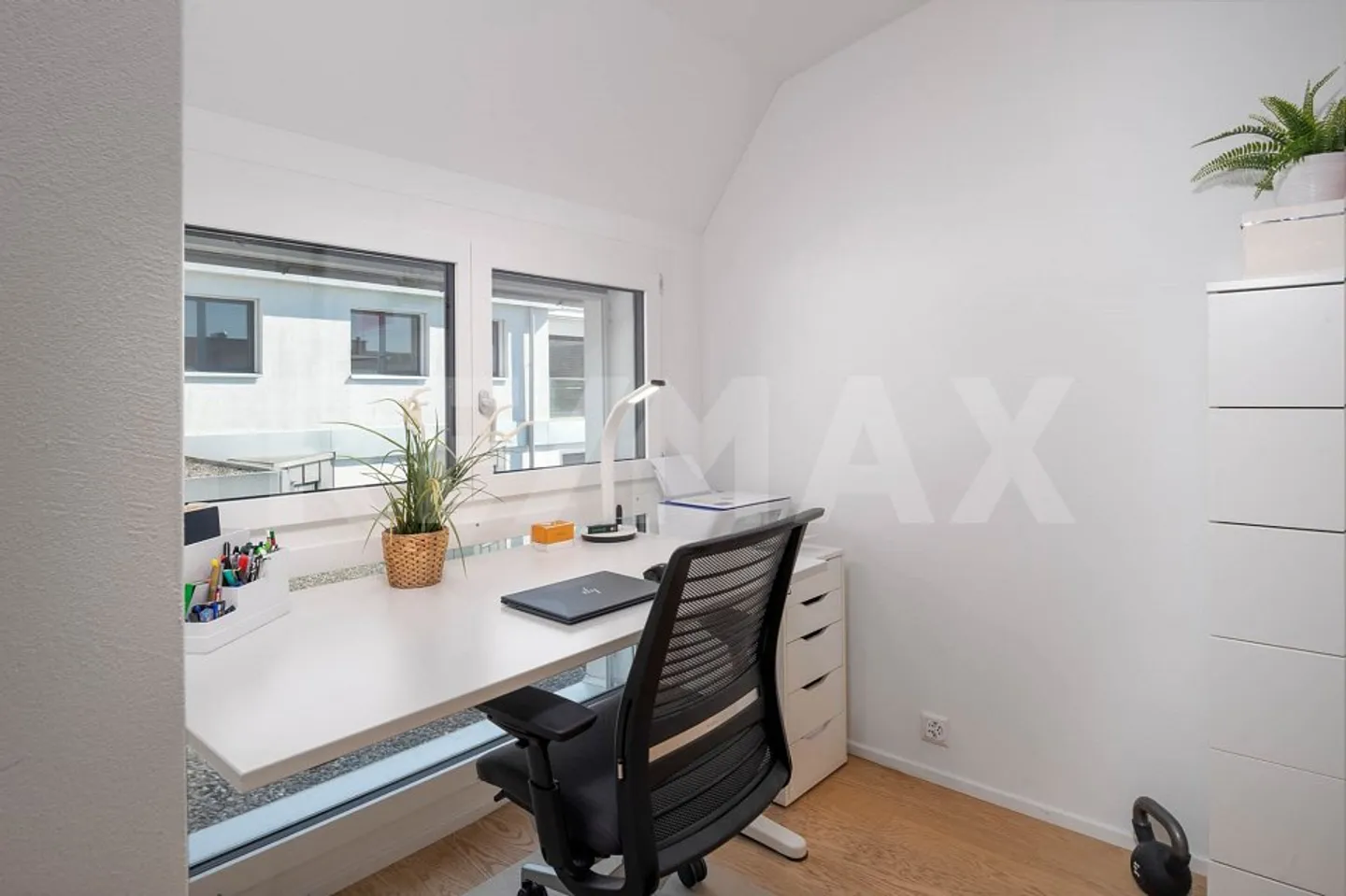 Exclusive 3.5-room penthouse apartment with large terrace and breathtaking mountain view - Photo 3 of 13
