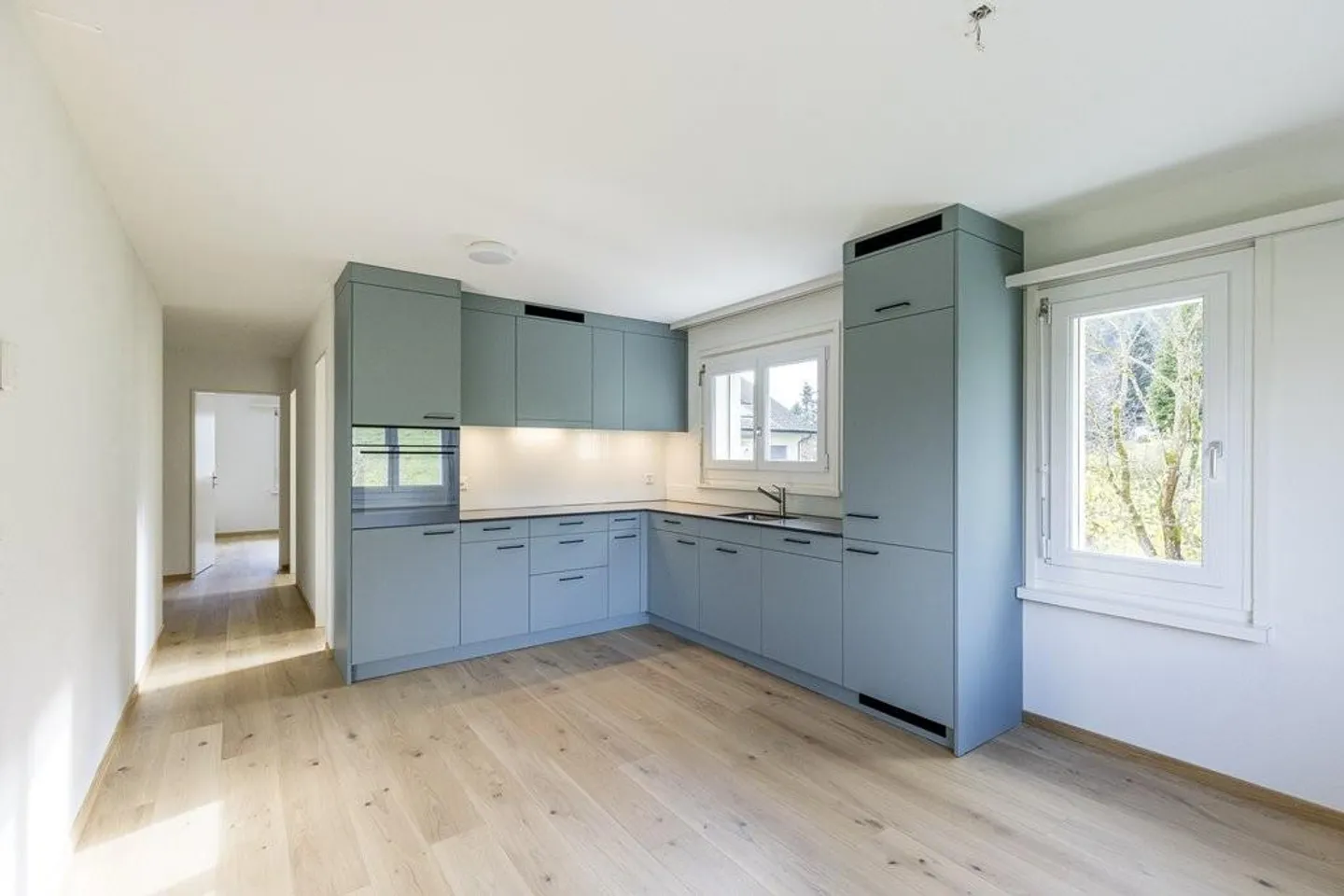 RENT WITHOUT DEPOSIT - newly renovated apartment in the green - Photo 2 of 9