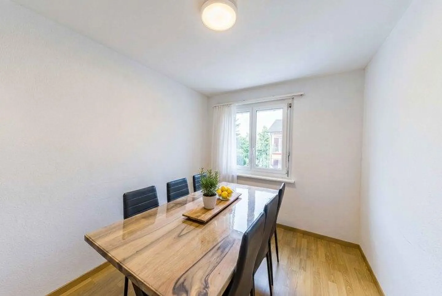 INVESTISSEMENT DURABLE À REGENSDORF - IMMEUBLE MULTIFAMILIAL AVEC 6 APPARTEMENTS - Photo 4 sur 8