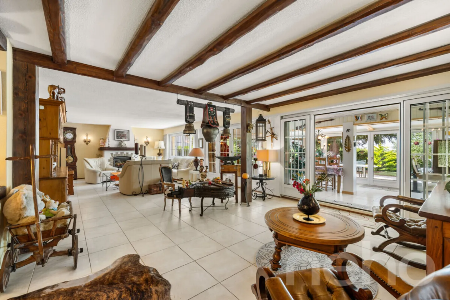 Spaziosa casa familiare con garage doppio e giardino di 2.492 m² - Foto 4 di 12
