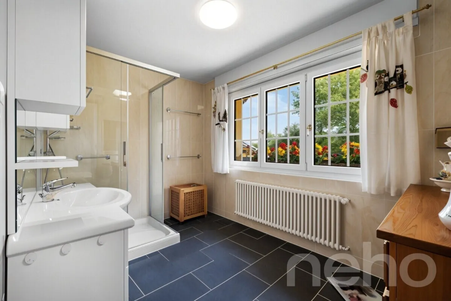 Spaziosa casa familiare con garage doppio e giardino di 2.492 m² - Foto 9 di 12