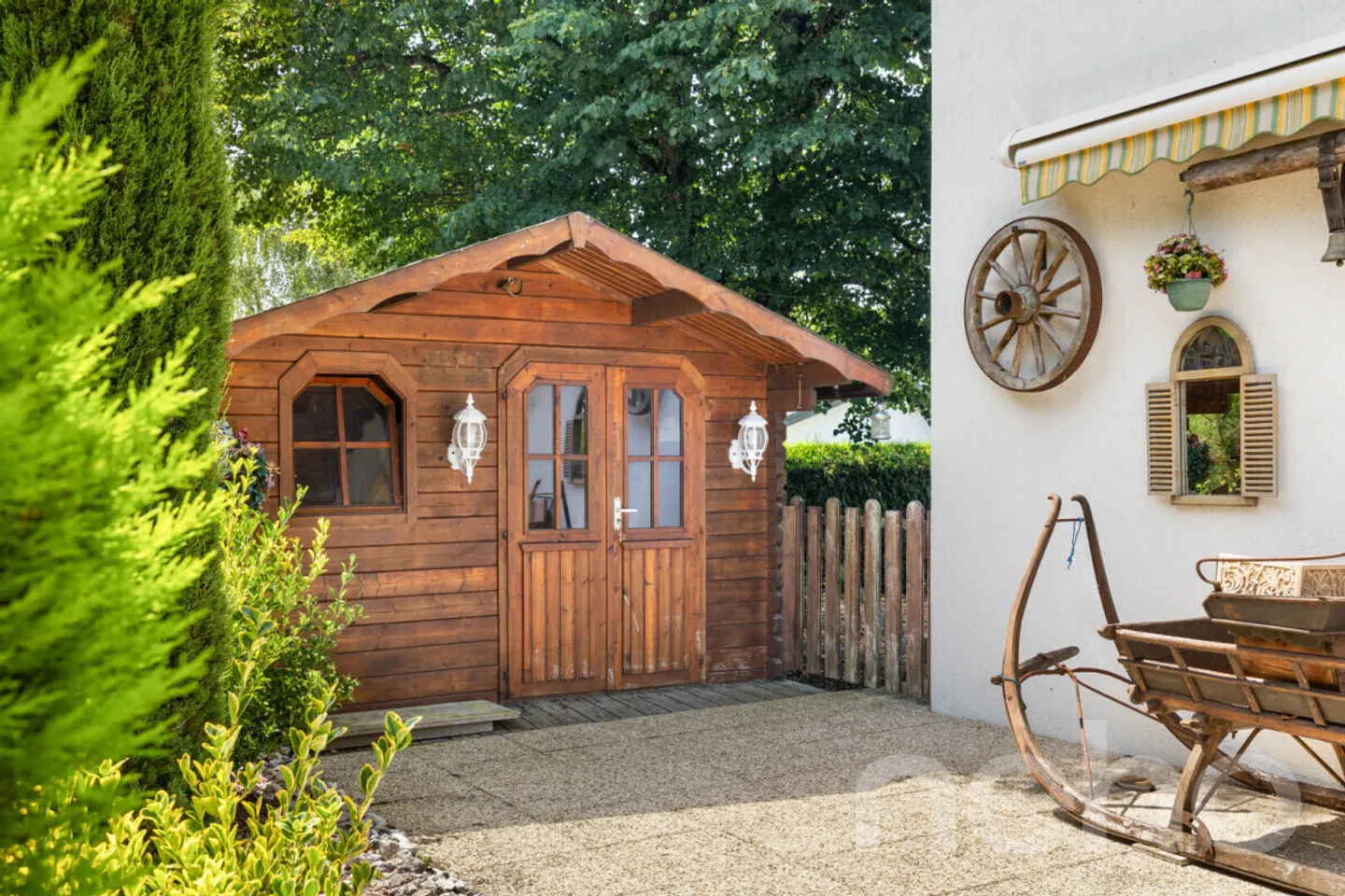 Spaziosa casa familiare con garage doppio e giardino di 2.492 m² - Foto 11 di 12
