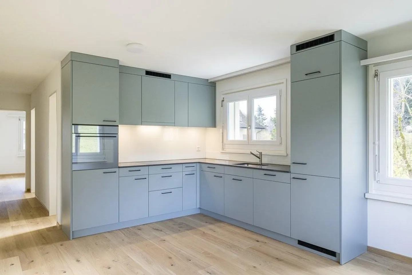 RENT WITHOUT DEPOSIT - newly renovated apartment in the green - Photo 3 of 9