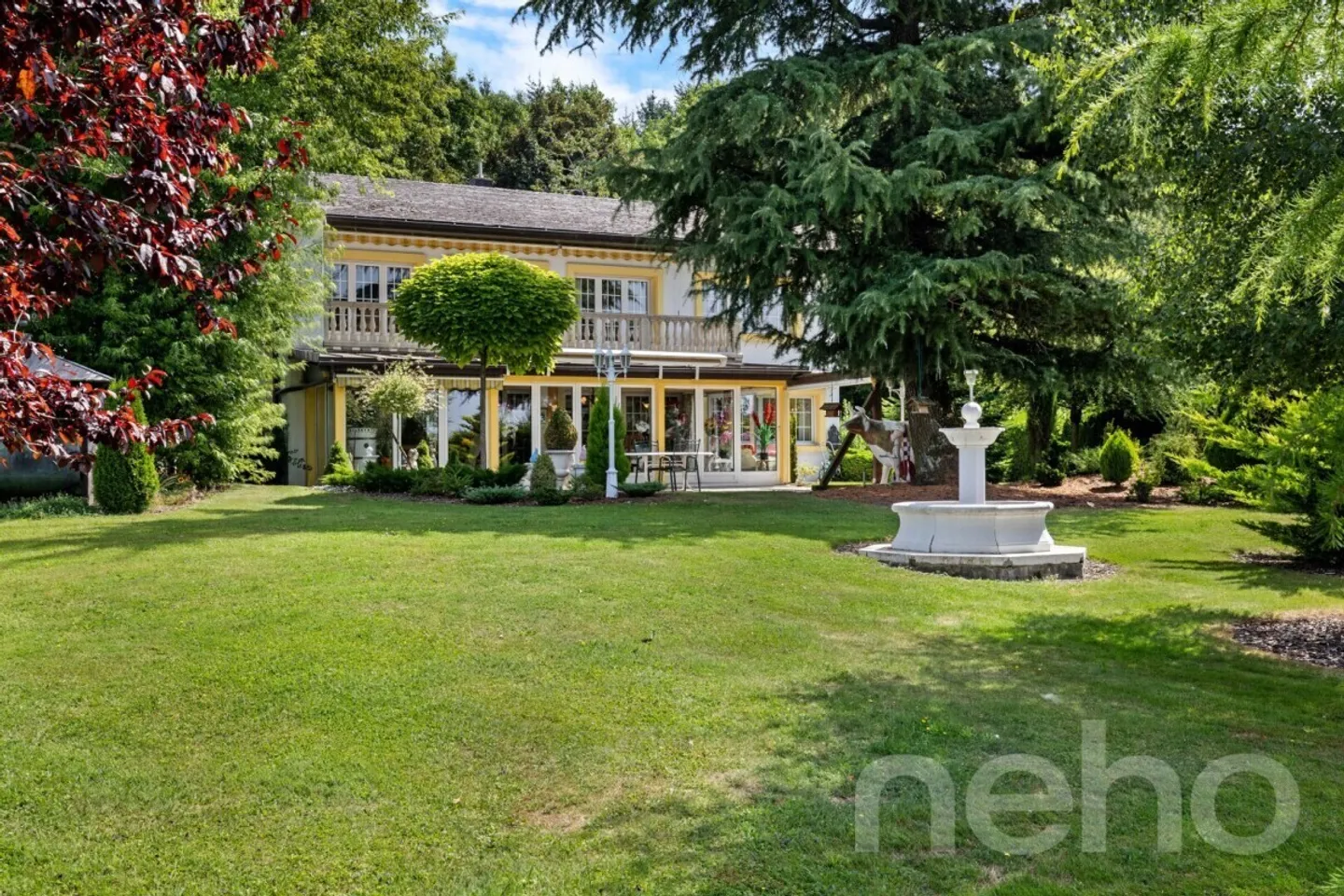 Spaziosa casa familiare con garage doppio e giardino di 2.492 m² - Foto 3 di 12