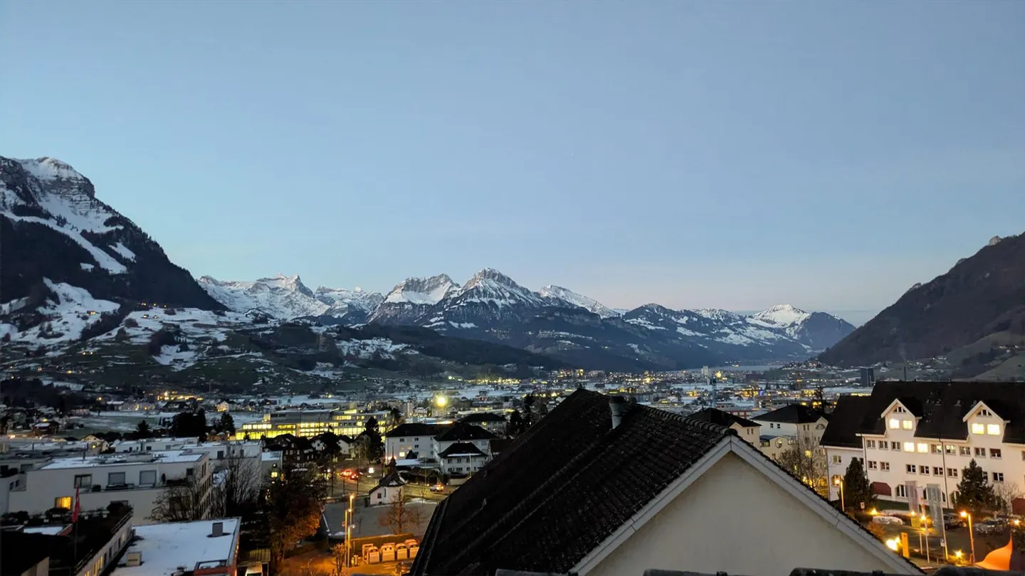 Geräumige Wohnung mit Bergblick - Foto 1 von 7