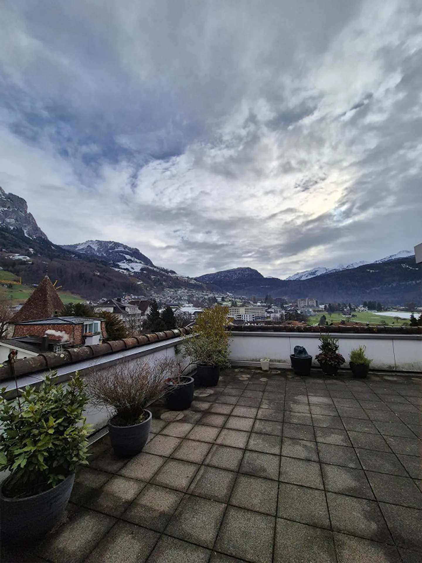 Geräumige Wohnung mit Bergblick - Foto 7 von 7