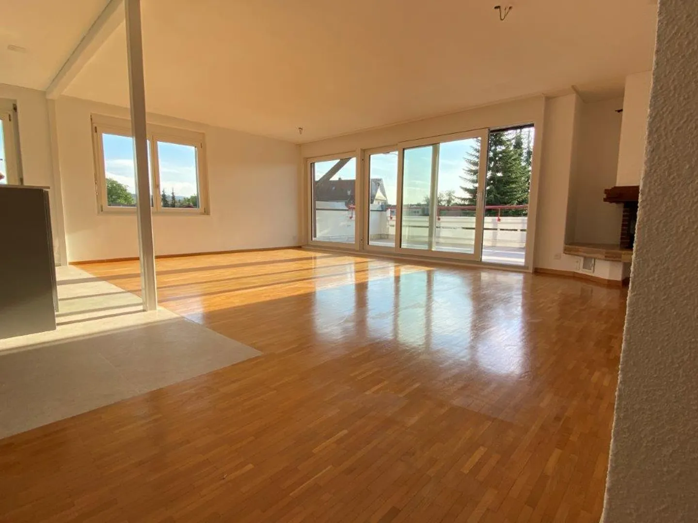 grand appartement en penthouse de 4,5 pièces. 210 m2 incluant 2 terrasses et un grand grenier - Photo 2 sur 14