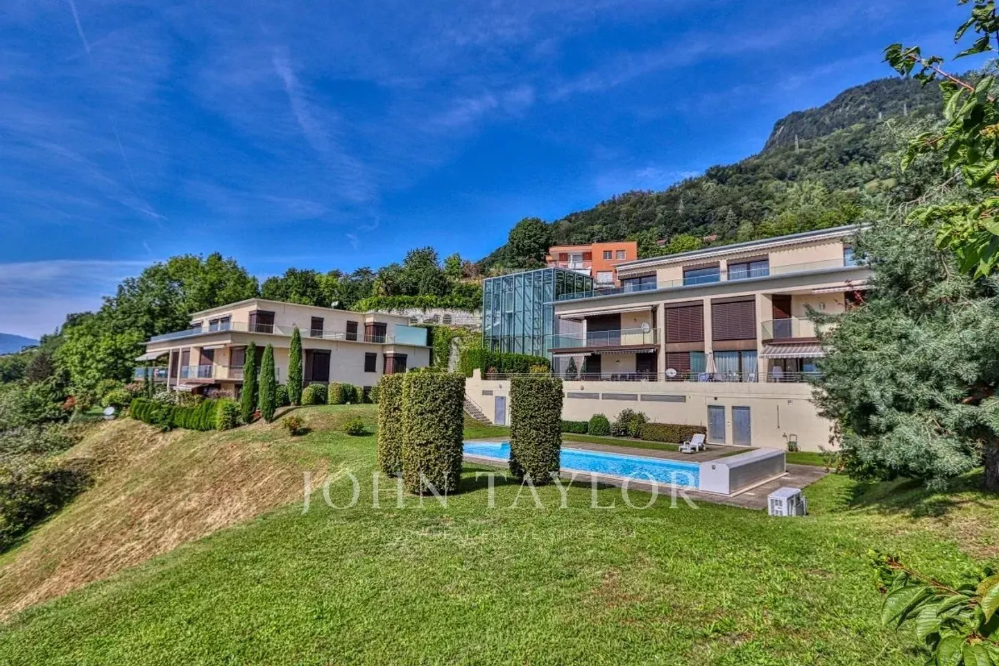 Penthouse of 180M2 with panoramic view of the lake - Photo 8 of 8