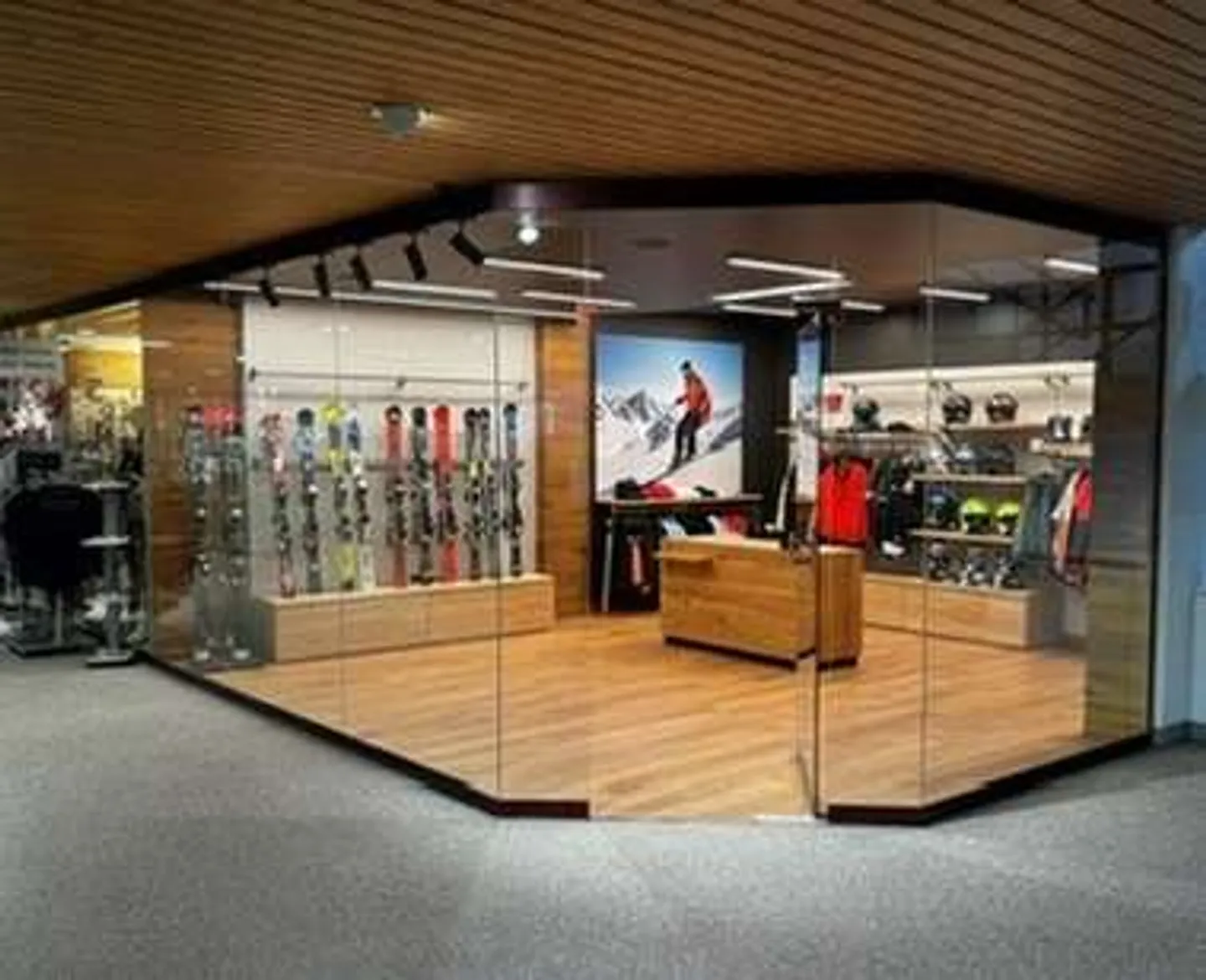 Spazio Commerciale Elegante a St. Moritz - Foto 2 di 15