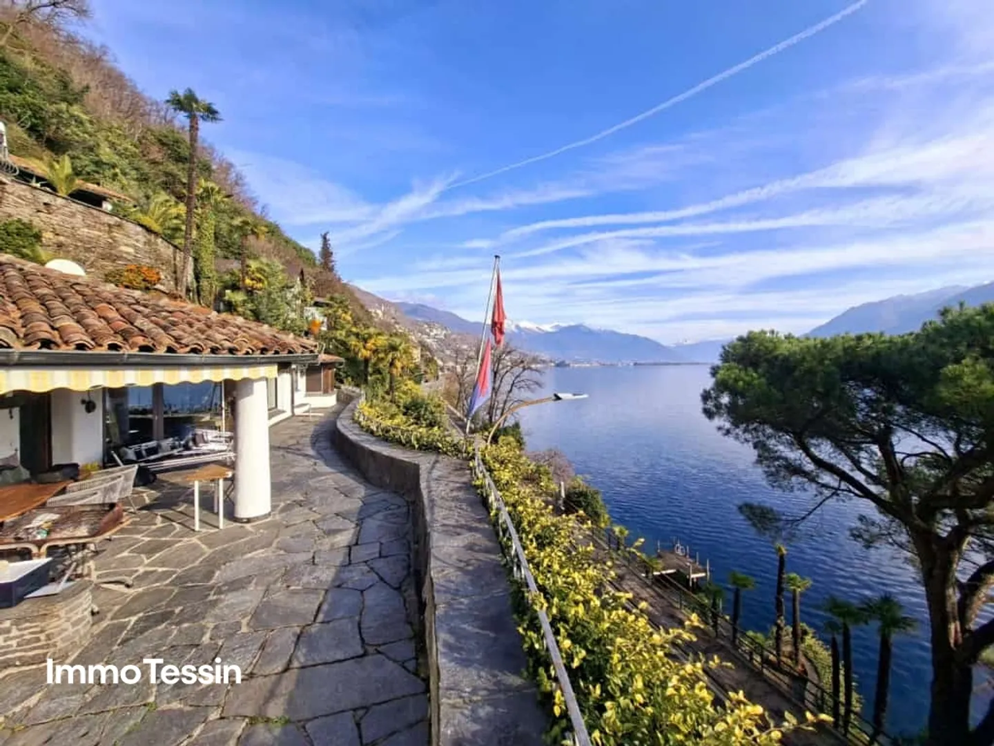 HIGHLIGHT: Traumvilla am See mit privatem Seezugang & magischer Seesicht an absoluter Bestlage am Lago Maggiore - Foto 1 von 13