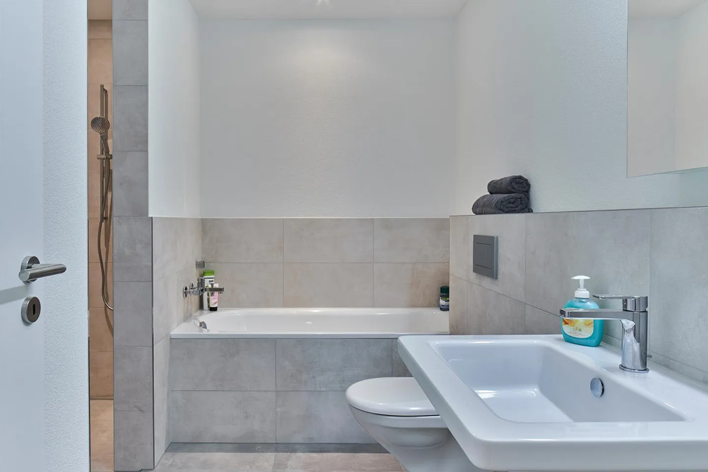 High-quality 4.5 room penthouse apartment with terrace - Photo 6 of 15