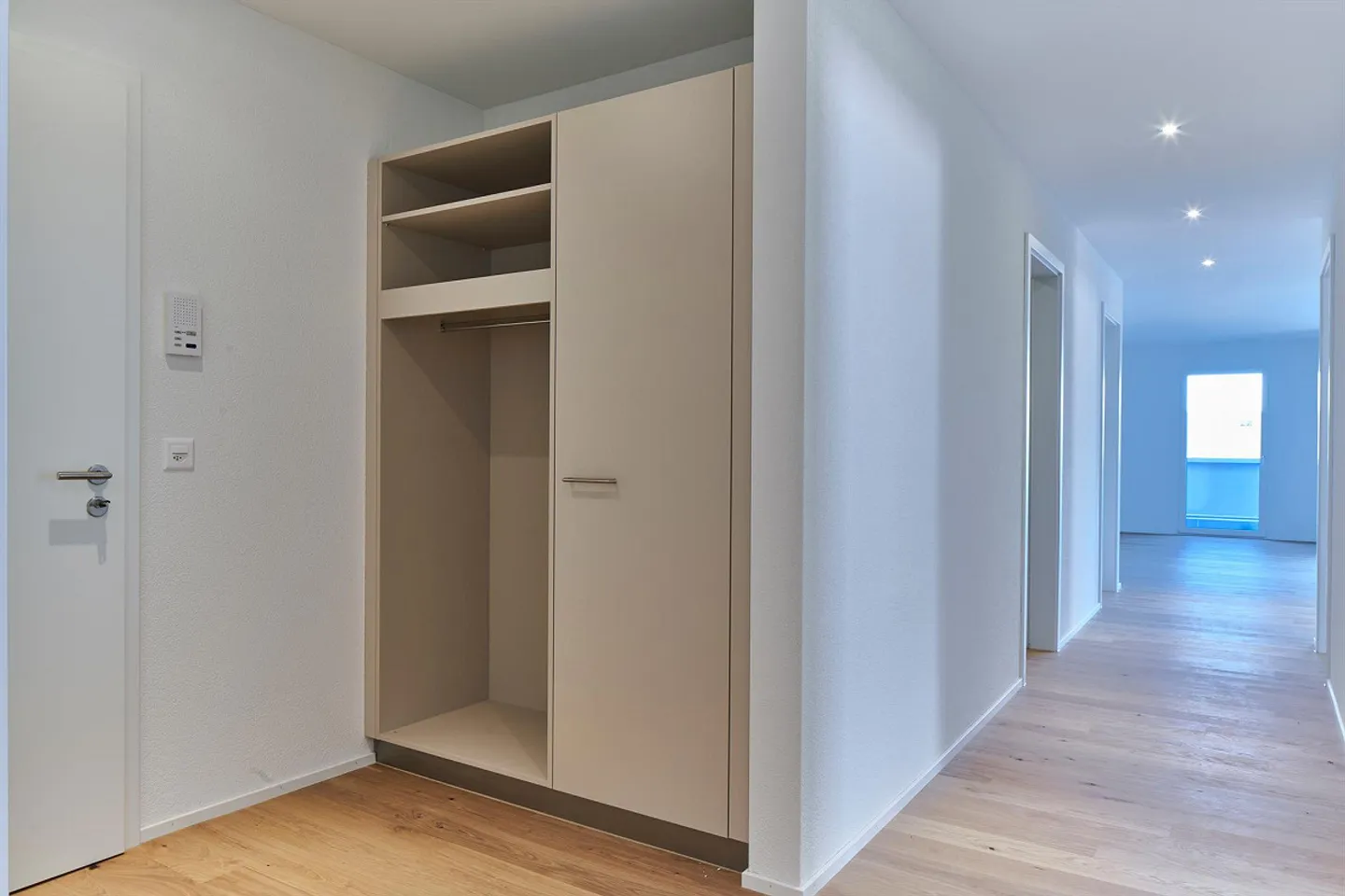 High-quality 4.5 room penthouse apartment with terrace - Photo 2 of 15